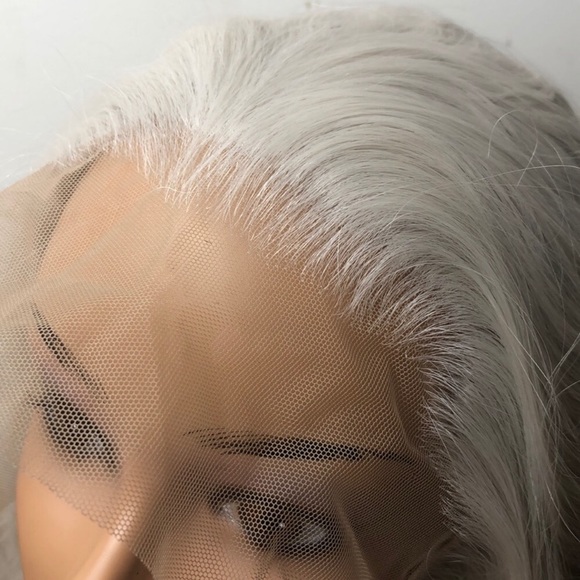 💫24” WHITE BLONDE  WAVY 6” FRONT LACE FRONT WIG💫 - Picture 8 of 8